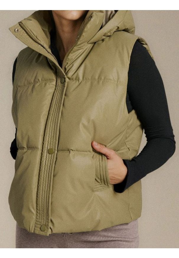 Sinsay - Kamizelka z kapturem - zielony. Typ kołnierza: kaptur. Kolor: zielony