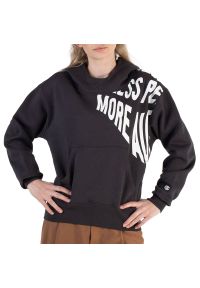 Bluza Champion Authenticity 117597-ES503 - czarna. Okazja: na co dzień. Typ kołnierza: kaptur. Kolor: czarny. Materiał: poliester, bawełna, dresówka. Styl: casual, klasyczny #1