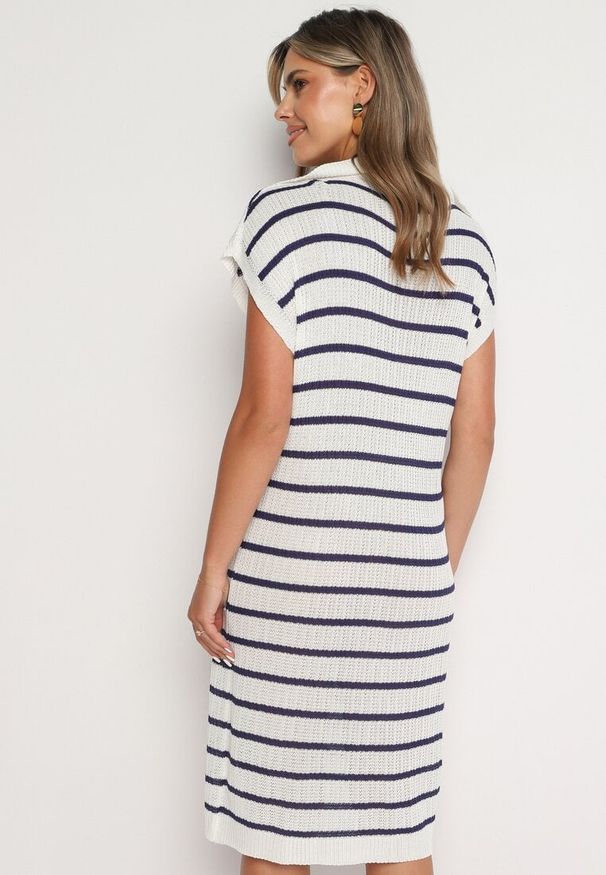 Born2be - Biało-Granatowa Sukienka Sweterkowa o Pudełkowym Kroju Lemorea. Kolor: biały. Materiał: wiskoza, materiał. Wzór: paski