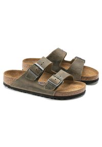 Birkenstock - BIRKENSTOCK ARIZONA FL WB FADED Klapki męskie khaki. Okazja: na co dzień, na spacer, do pracy. Kolor: zielony. Styl: casual #5