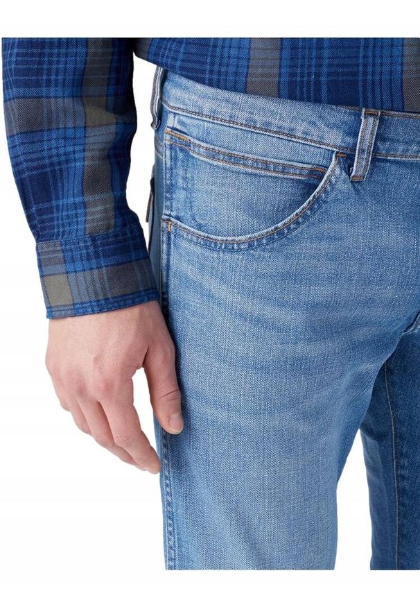 Wrangler - WRANGLER BRYSON MĘSKIE SPODNIE JEANSOWE HALT W14XHN310. Okazja: na co dzień. Stan: obniżony. Wzór: ze splotem. Styl: casual, elegancki, rockowy, klasyczny