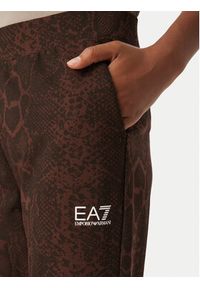 EA7 Emporio Armani Spodnie dresowe 7W001416 AF26043 F6007 Brązowy ciemny Regular Fit. Kolor: brązowy. Materiał: bawełna #5