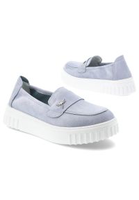 Półbuty damskie Vinceza, cholewka ze skóry naturalnej zamszowej wsuwany fason z ozdobnym elementem, niebieskie, 93218. Kolor: niebieski. Materiał: skóra, zamsz. Szerokość cholewki: normalna. Wzór: aplikacja. Styl: elegancki, klasyczny #7