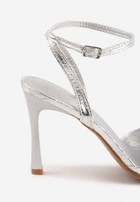 Born2be - Srebrne Sandały na Szpilce VICES z Geometryczną Cholewką Charia. Okazja: na co dzień. Zapięcie: sprzączka. Kolor: srebrny. Wzór: geometria. Obcas: na szpilce. Styl: elegancki, klasyczny, casual #9