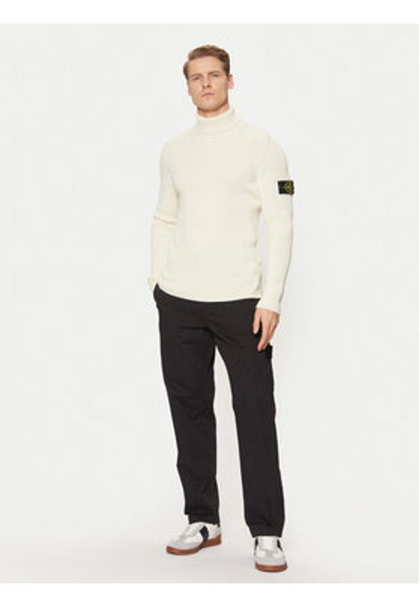 Stone Island Golf 8115552C2 Écru Regular Fit. Typ kołnierza: golf. Materiał: wełna