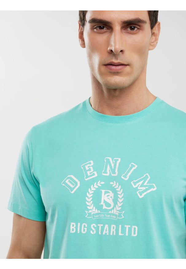 Big-Star - Koszulka męska z nadrukiem turkusowa Bester 302. Okazja: na co dzień. Kolor: turkusowy. Materiał: dzianina, jeans, bawełna. Wzór: nadruk. Styl: casual, klasyczny, wakacyjny