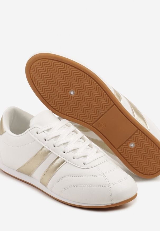 Born2be - Biało-Złote Sznurowane Sneakersy w Stylu Tenisówek Liavessa. Kolor: biały. Materiał: jeans. Obcas: na płaskiej podeszwie