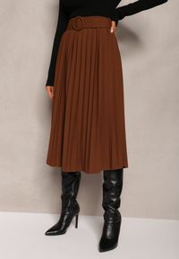 Renee - Brązowa Plisowana Spódnica Midi z Paskiem z Okrągłą Klamrą Narua. Kolor: brązowy. Styl: elegancki #3