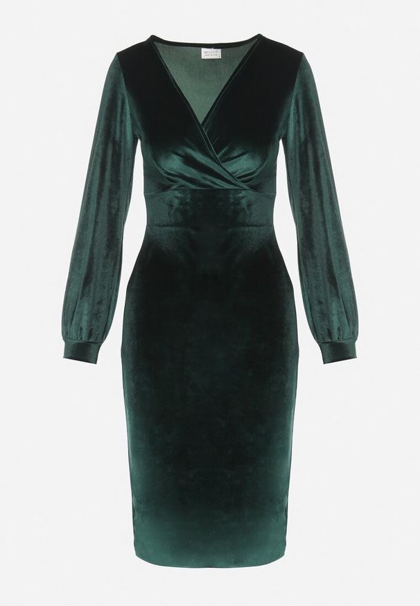 Born2be - Zielona Dopasowana Sukienka Welurowa z Kopertowym Dekoltem Wilara. Kolor: zielony. Materiał: welur. Długość rękawa: długi rękaw. Typ sukienki: kopertowe. Styl: klasyczny