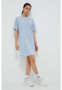 Adidas - adidas sukienka bawełniana kolor niebieski mini prosta. Kolor: niebieski. Materiał: bawełna. Długość rękawa: krótki rękaw. Wzór: aplikacja. Typ sukienki: proste. Styl: klasyczny. Długość: mini #2