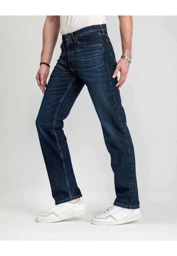 Męskie Spodnie Jeansowe Wrangler Regular Fit Blackened Indigo 112352956. Okazja: na co dzień. Styl: klasyczny, casual