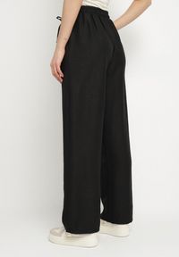 Born2be - Czarne Spodnie z Gumką w Talii z Prostymi Nogawkami Rannia. Okazja: na co dzień. Kolor: czarny. Styl: casual #7