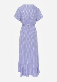 Renee - Liliowa Sukienka Boliphise. Kolor: fioletowy. Materiał: materiał, wiskoza. Wzór: nadruk, grochy. Typ sukienki: kopertowe. Styl: retro. Długość: midi #6