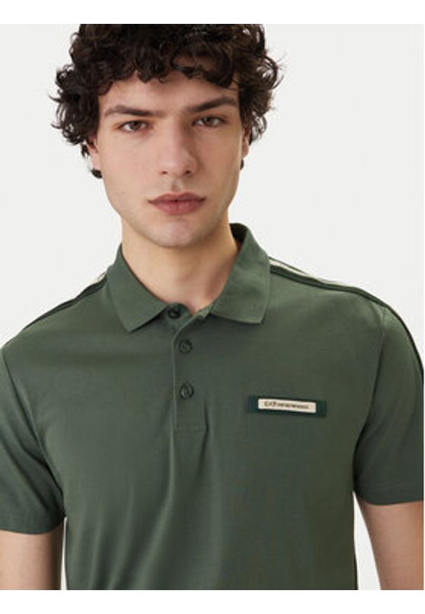EA7 Emporio Armani Polo 7M001477 AF10375 U7260 Zielony Regular Fit. Typ kołnierza: polo. Kolor: zielony. Materiał: bawełna