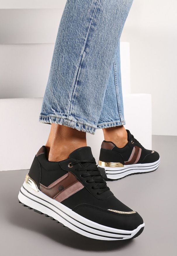 Renee - Czarne Sneakersy z Dekoracyjnymi Wstawkami na Platformie w Paski Letorra. Zapięcie: pasek. Kolor: czarny. Materiał: jeans. Wzór: paski. Obcas: na platformie