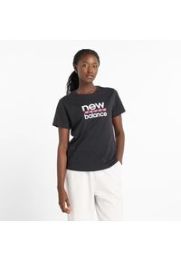Koszulka damska New Balance WT51540BK – czarna. Kolor: czarny. Materiał: bawełna, materiał. Wzór: napisy #1