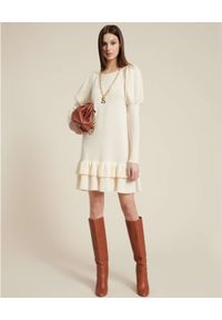Luisa Spagnoli - LUISA SPAGNOLI - Kremowa sukienka z balonowymi rękawami MIRAGGI. Kolor: biały. Materiał: wełna. Typ sukienki: dopasowane. Długość: mini #3