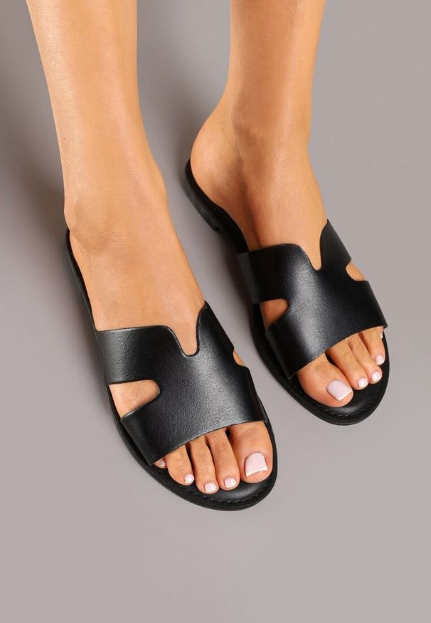 Born2be - Czarne Klapki z Geometryczną Cholewką Antellis. Okazja: na co dzień. Kolor: czarny. Wzór: geometria. Sezon: lato. Styl: elegancki, klasyczny, casual