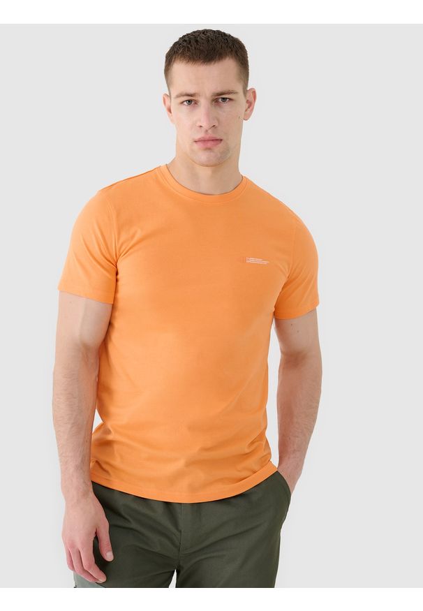4f - 4F T-shirt regular gładki męski - pomarańczowy M. Okazja: na co dzień. Kolor: pomarańczowy. Materiał: dzianina, bawełna, jersey, materiał, skóra. Długość rękawa: krótki rękaw. Długość: krótkie. Wzór: gładki. Styl: klasyczny, sportowy, casual