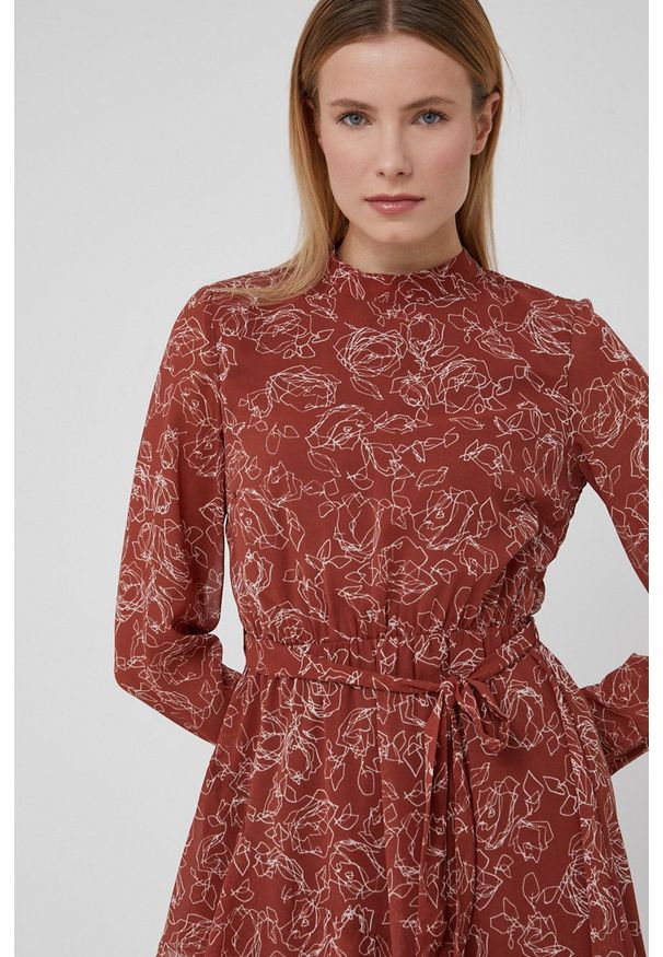 Vero Moda sukienka kolor brązowy mini rozkloszowana. Kolor: brązowy. Materiał: poliester, dzianina. Długość rękawa: długi rękaw. Typ sukienki: rozkloszowane. Długość: mini