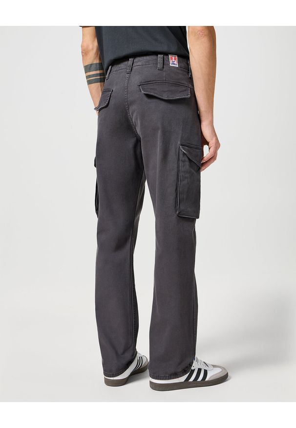 Wrangler - MESKIE SPODNIE MATERIAŁOWE CASEY JONES CARGO REGULAR FADED BLACK 112356845 W175008628