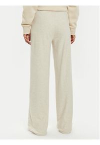 Guess Spodnie dzianinowe O4BB02 KCHZ2 Beżowy Relaxed Fit. Kolor: beżowy. Materiał: bawełna #4