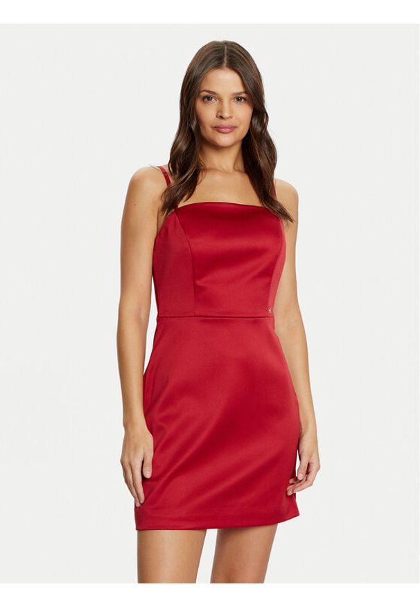 Guess Sukienka koktajlowa W5RK42 WH0M2 Czerwony Slim Fit. Kolor: czerwony. Materiał: syntetyk. Styl: wizytowy