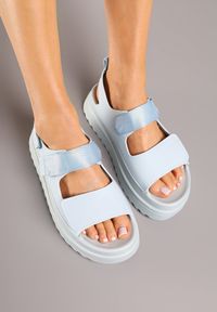 Born2be - Niebieskie Sandały w Stylu Chunky na Grubej Podeszwie Zapinane na Rzep Militiela. Zapięcie: rzepy. Kolor: niebieski. Styl: klasyczny, elegancki