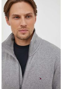 TOMMY HILFIGER - Tommy Hilfiger bluza męska kolor szary gładka. Kolor: szary. Długość rękawa: długi rękaw. Długość: długie. Wzór: gładki #3