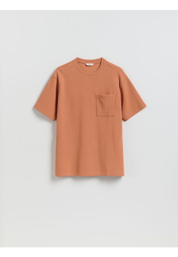 Reserved - Strukturalny t-shirt comfort fit - miedziany. Kolor: brązowy. Materiał: dzianina, bawełna