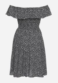 Born2be - Czarna Bawełniana Sukienka z Hiszpańskim Dekoltem i Marszczoną Górą w Kwiaty Samorea. Okazja: na co dzień. Kolor: czarny. Materiał: bawełna. Wzór: kwiaty. Styl: casual, elegancki #6