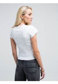 Big-Star - Koszulka damska krótka biała Godivassa 100. Kolor: biały. Materiał: dzianina. Długość: krótkie. Wzór: prążki. Styl: retro #3