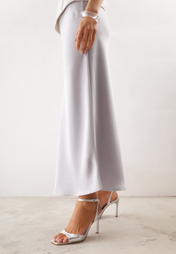 Renee - Srebrne Sandały VICES na Szpilce z Kwadratowym Noskiem Viviene. Okazja: na wesele, na ślub cywilny. Zapięcie: sprzączka. Kolor: srebrny. Obcas: na szpilce. Styl: elegancki. Wysokość obcasa: średni