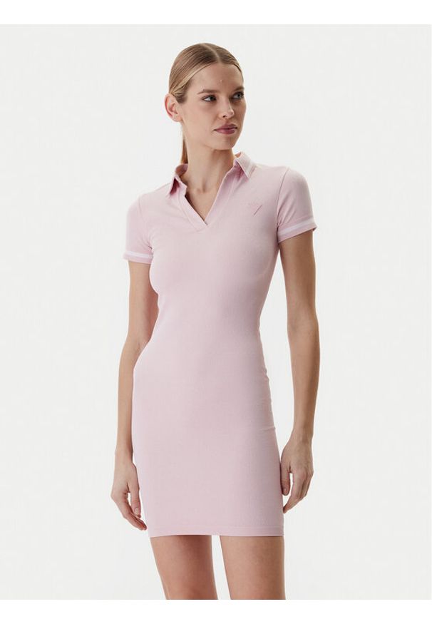 Guess Sukienka codzienna V6RK02 Z4692 Różowy Regular Fit. Okazja: na co dzień. Kolor: różowy. Materiał: syntetyk. Typ sukienki: proste. Styl: casual
