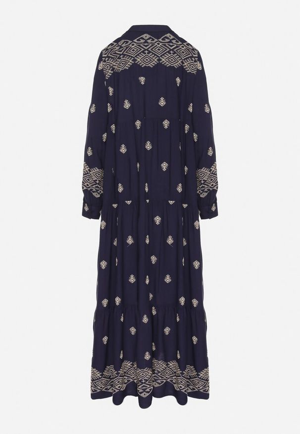 Born2be - Granatowa Sukienka Rozkloszowana z Koszulową Górą z Wzorem Etno Ronitta. Okazja: na co dzień. Typ kołnierza: dekolt w serek. Kolor: niebieski. Długość rękawa: długi rękaw. Wzór: aplikacja, haft. Typ sukienki: koszulowe. Styl: etno