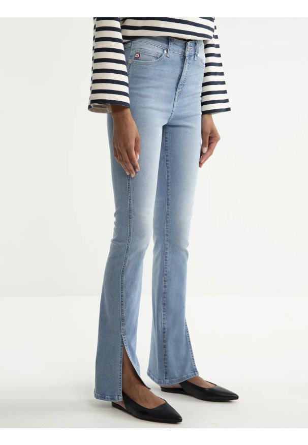Big-Star - Jeansy damskie bootcut z rozcięciami jasnoniebieskie Blake 219. Kolor: niebieski