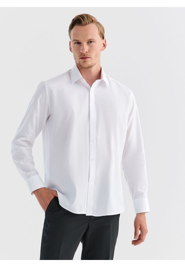 Pako Lorente - PAKO LORENTE – Koszula męska biała ASANA P000B-1X-595-B. Typ kołnierza: kołnierzyk klasyczny. Kolor: biały. Materiał: bawełna. Długość rękawa: długi rękaw. Długość: długie. Wzór: gładki. Styl: elegancki, klasyczny