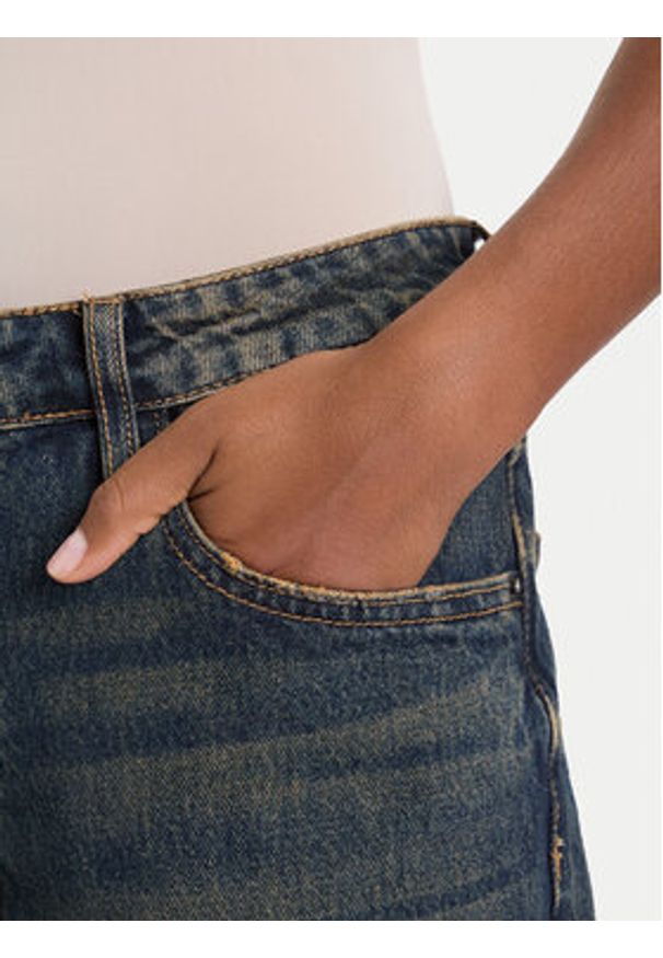 Guess Jeansy W5BA2J D4XYG Granatowy Regular Fit. Kolor: niebieski