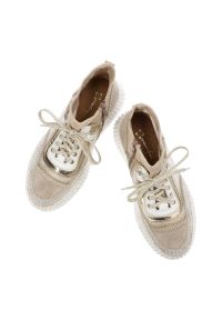 Beżowe Sneakersy Maciejka Eleganckie Sportowe Obuwie Damskie. Okazja: na co dzień. Zapięcie: sznurówki. Kolor: beżowy. Materiał: skóra. Szerokość cholewki: normalna