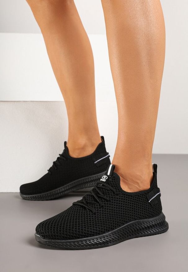 Renee - Czarne Elastyczne Buty Sportowe Sneakersy Nuriane. Okazja: na co dzień. Kolor: czarny. Materiał: jeans