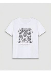 Sinsay - Bawełniana koszulka z nadrukiem - kremowy. Kolor: kremowy. Materiał: bawełna. Wzór: nadruk #1
