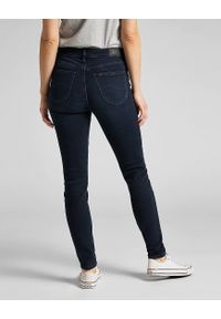 Lee - SPODNIE DAMSKIE LEE SKINNY HIGH WAIST SCARLETT HIGH WORN EBONY L626PHQS 112114304. Stan: podwyższony #9