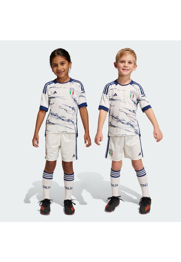 Adidas - Italy 23 Away Mini Kit. Kolor: biały