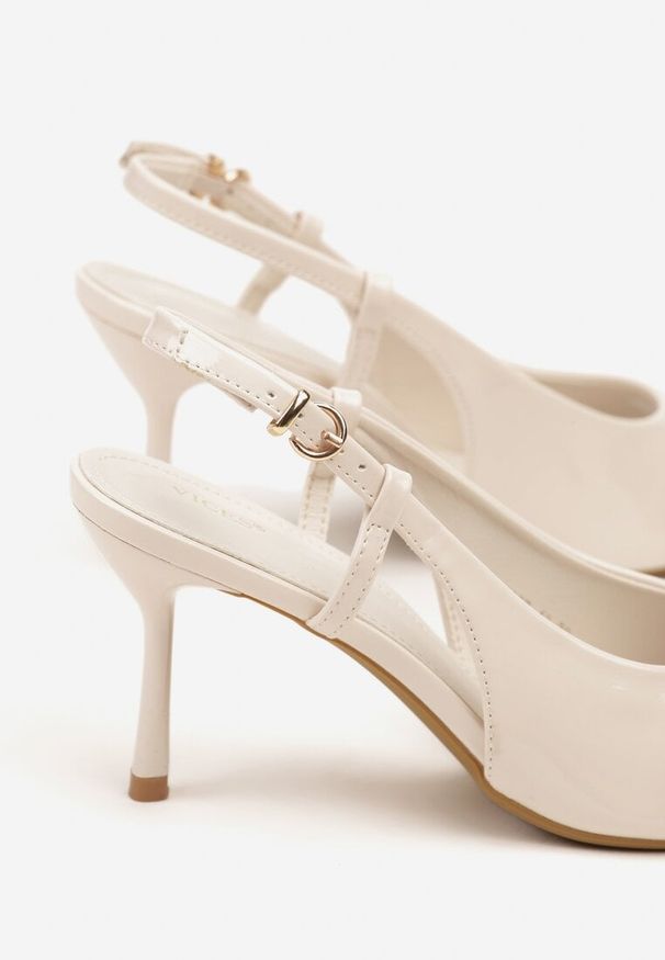 Renee - Beżowe Sandały Lakierowane Vices na Szpilce Slingback Raleira. Okazja: na spacer, na co dzień, na imprezę. Nosek buta: szpiczasty. Zapięcie: sprzączka. Kolor: beżowy. Materiał: lakier. Obcas: na szpilce. Styl: casual, klasyczny. Wysokość obcasa: średni