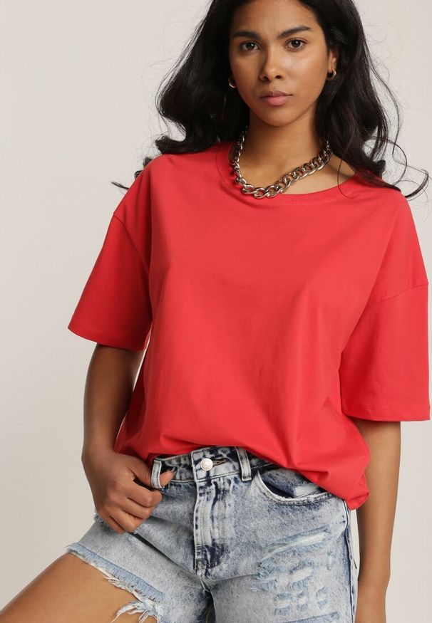 Renee - Czerwony T-shirt Clathera. Kolor: czerwony. Materiał: jeans, bawełna. Długość rękawa: krótki rękaw. Długość: krótkie. Wzór: jednolity, gładki