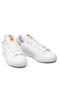 Adidas - adidas Sneakersy Disney Stan Smith W GZ6251 Biały. Kolor: biały. Materiał: skóra. Wzór: motyw z bajki. Model: Adidas Stan Smith #6