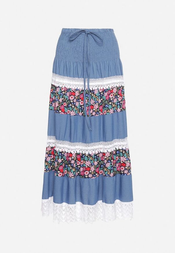 Born2be - Biało-Niebieska Jeansowa Rozkloszowana Spódnica Bawełniana z Gumką w Pasie Zdobiona Koronką Tesaopi. Okazja: na co dzień. Kolor: biały. Materiał: koronka, bawełna, jeans. Wzór: koronka, aplikacja. Styl: casual