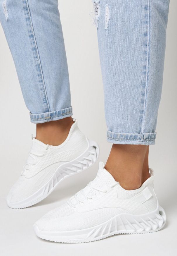 Born2be - Białe Buty Sportowe Thalousa. Nosek buta: okrągły. Zapięcie: bez zapięcia. Kolor: biały. Materiał: materiał, guma. Szerokość cholewki: normalna