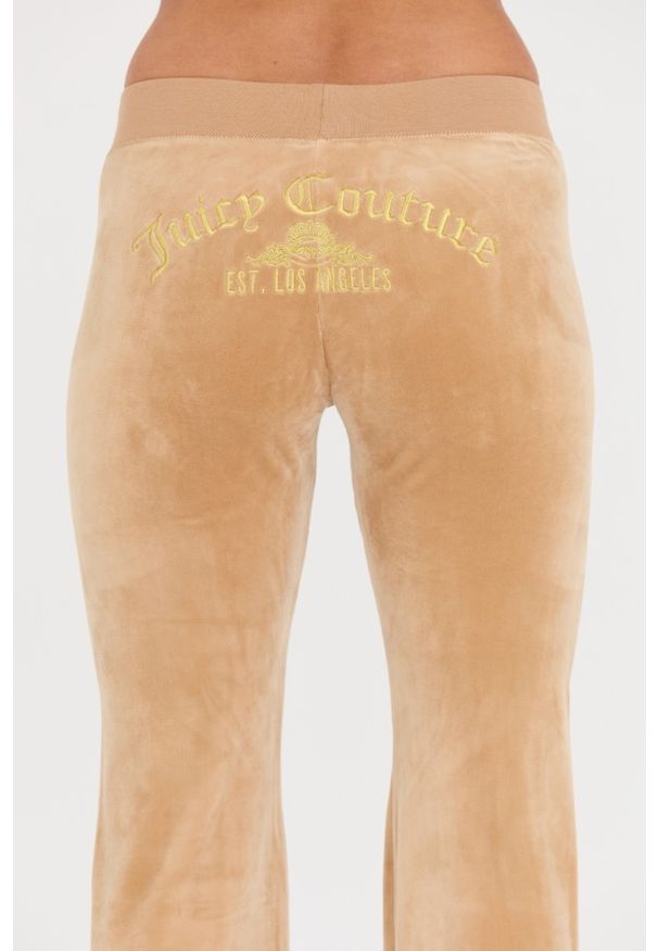Juicy Couture - JUICY COUTURE Beżowe spodnie Arched Metallic Layla. Kolor: beżowy