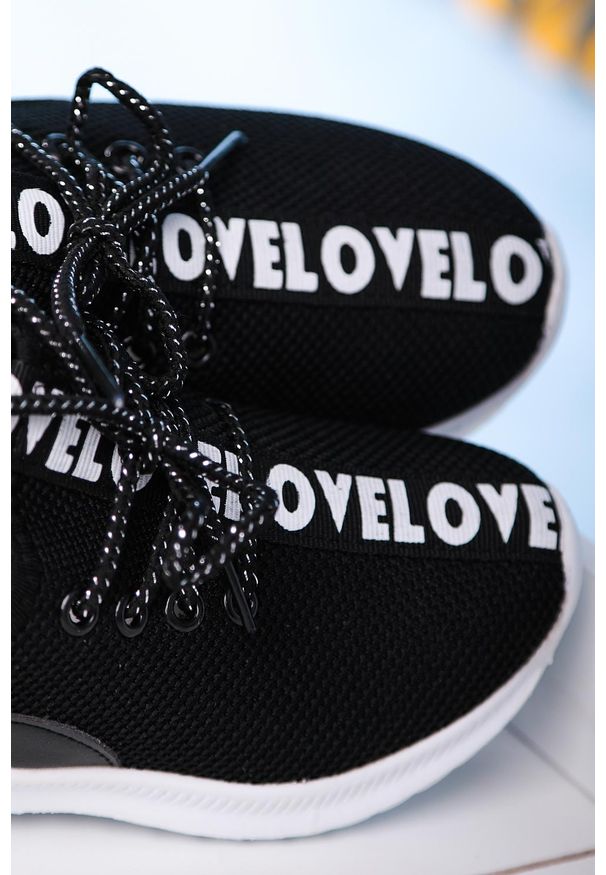 Casu - Czarne buty sportowe sznurowane casu 20t1/m. Kolor: czarny